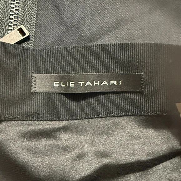 Elie Tahari Valeria Lamb Leather Panel Pencil Skirt Size: 4 Length: 20.5” - Picture 4 of 9